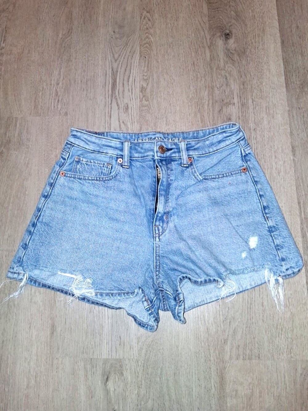 American Eagle Outfitters Mom Short Jean Shorts Size 6 Distressed Denim